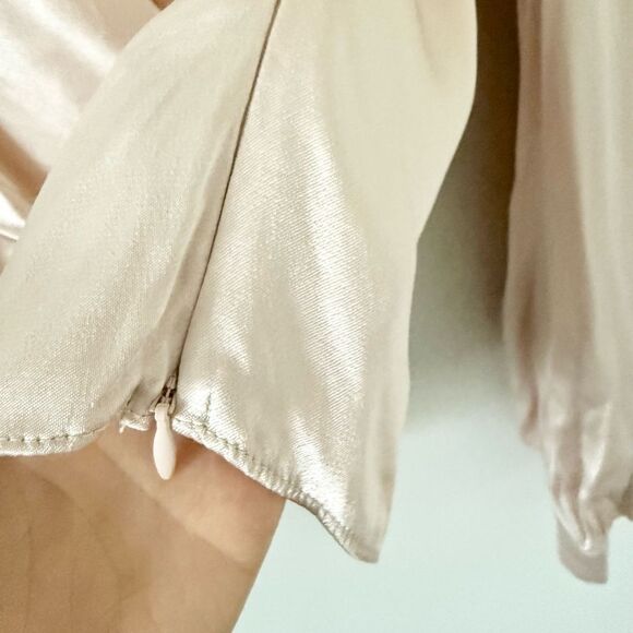 NWT ASTR The Label Lilith Long Sleeve Cowl Neck Satin Blouse in Champagne - L - Picture 8 of 11